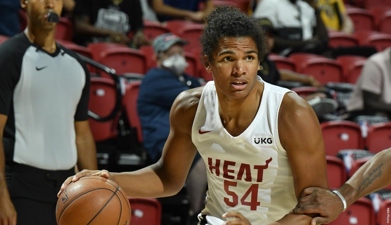 LAS VEGAS, NV - AUGUST 14: Dru Smith #54 of the Miami Heat drives to the basket during the game against the Atlanta Hawks during the 2021 Las Vegas Summer League on August 14, 2021 at the Thomas & Mack Center in Las Vegas, Nevada. NOTE TO USER: User expressly acknowledges and agrees that, by downloading and/or using this Photograph, user is consenting to the terms and conditions of the Getty Images License Agreement. Mandatory Copyright Notice: Copyright 2021 NBAE (Photo by Jeff Bottari/NBAE via Getty Images)