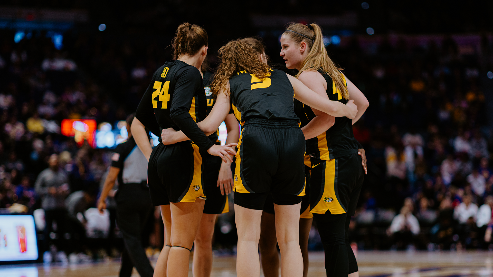 Women's Basketball Huddle